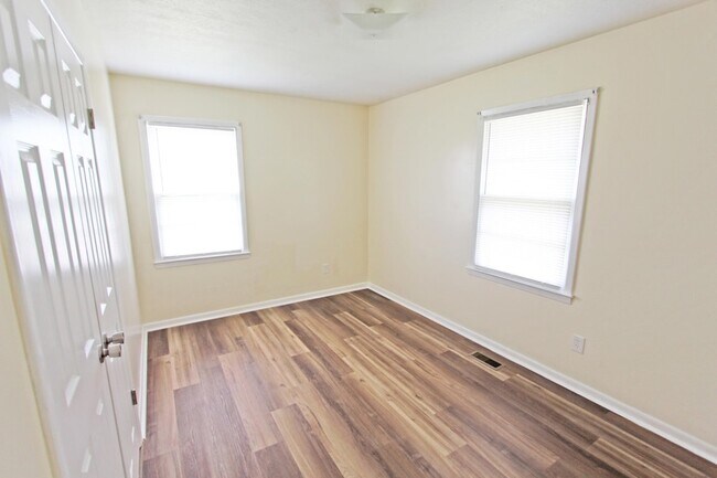 Building Photo - 401 Windridge Dr