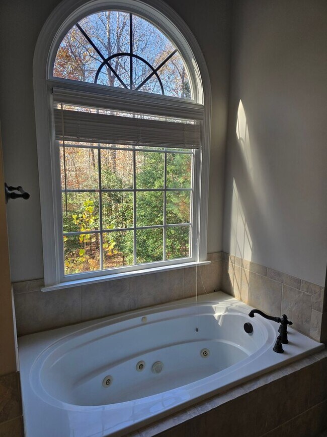 Building Photo - 3653 Pleasants Ridge Dr