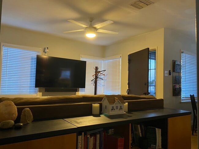 Building Photo - 636 E 121st Pl