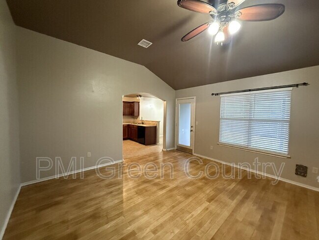 Building Photo - 3525 E Aurora St