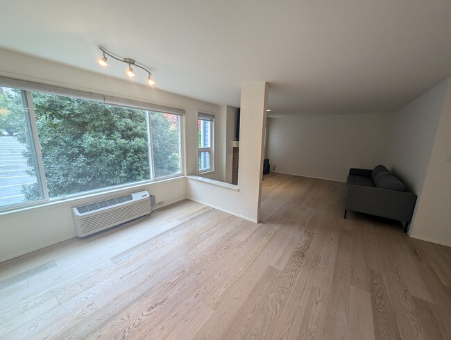 Building Photo - Capitol Hill Condo Available in June - Two Bedroom, High Floor Unit w/ A/C