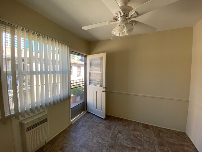 Building Photo - 129 N. Kenwood