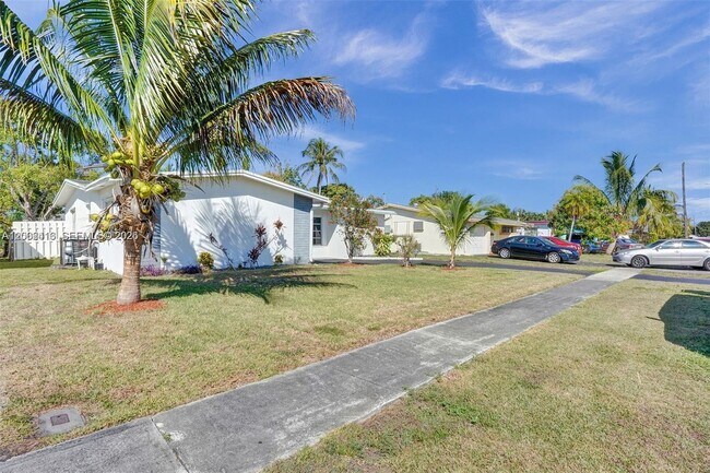 Building Photo - 7131 NW 24th Pl