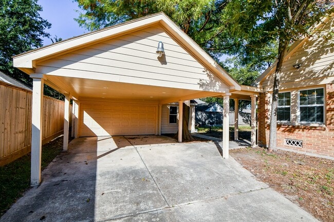 Building Photo - 609 Milwaukee St