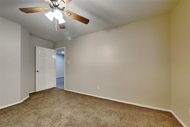 Building Photo - 16922 Colony Creek Dr