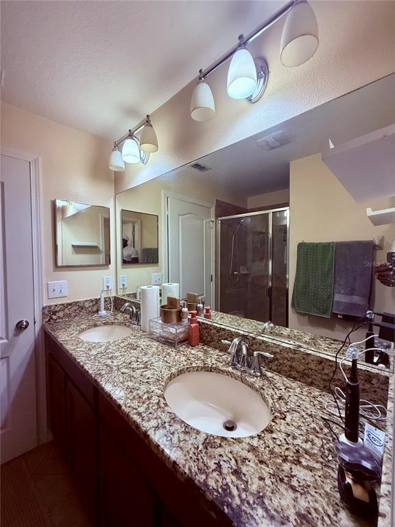 Building Photo - 2411 Willimette Dr