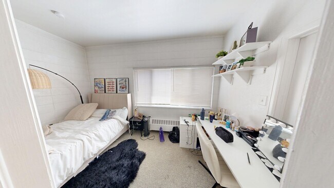 Building Photo - 1105 11th St