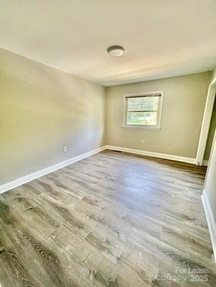 Building Photo - 1201 Green Oaks Ln