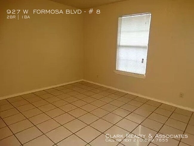 Building Photo - 927 W. Formosa #8, San Antonio, TX. 78221
