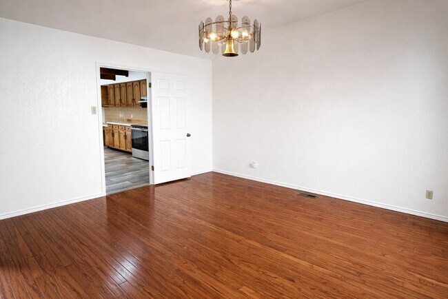 Building Photo - 2416 Birkdale Ln