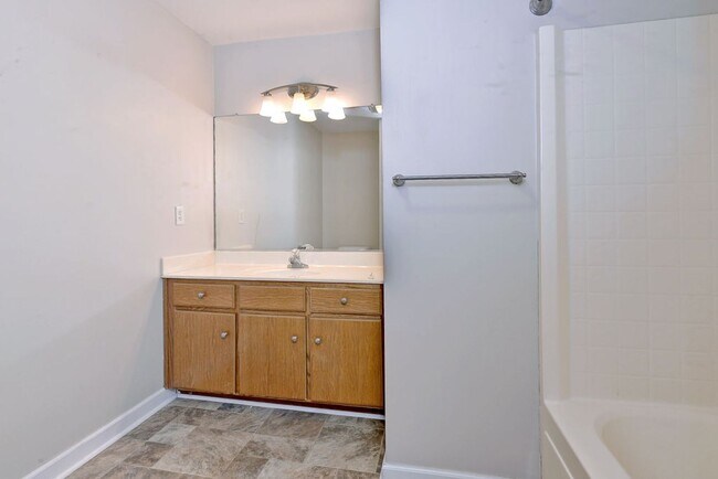 Building Photo - Beautiful Poquoson Home.