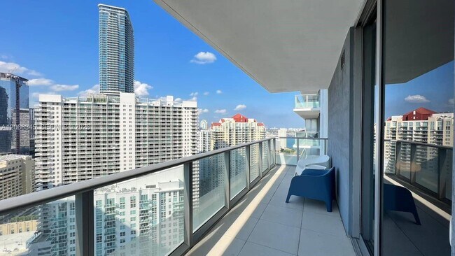 Building Photo - 1300 Brickell Bay Dr