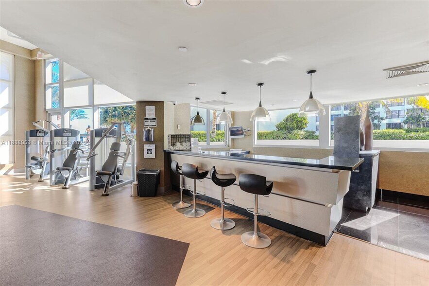 Building Photo - 3101 S Ocean Dr