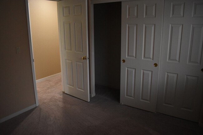 Building Photo - 924 Christy Ct