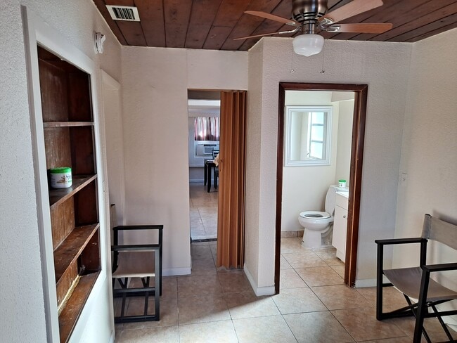 Building Photo - 6600 SW 26th St