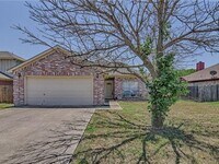 Building Photo - Ready to Move in... Do not miss this house...