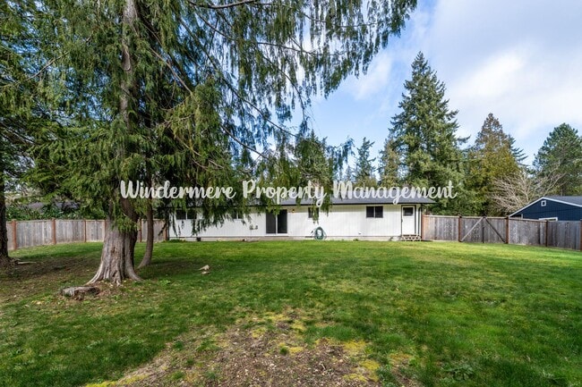 Building Photo - Charming and Bright 3 bed in Heart of Gig Harbor!