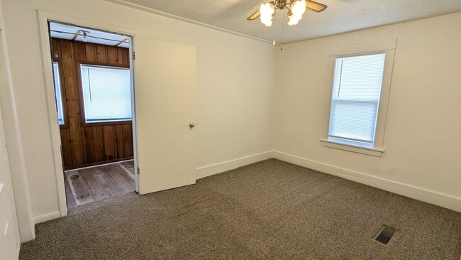 Building Photo - Cute 1-bed house with carport & more