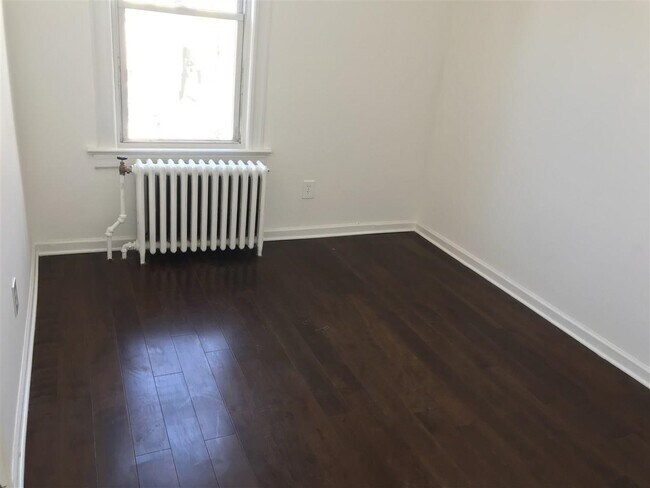 Building Photo - 1218 79th St