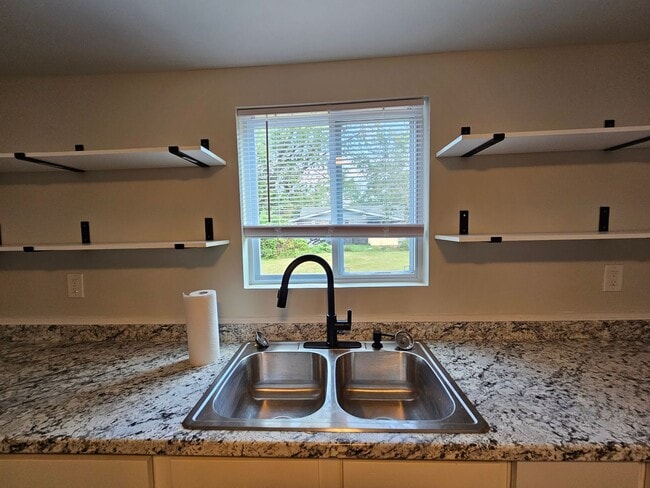 Building Photo - 3 Bedroom Rental in PRP