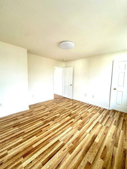 Building Photo - 202 S 5th St