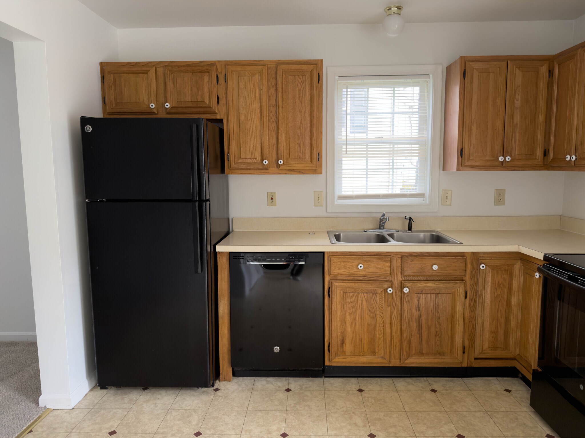 Building Photo - 80 Diller Ave