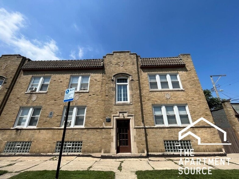 Building Photo - 2510 N LeClaire Ave