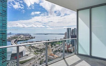Building Photo - Luxury 2BR + Den Condo | Paramount Miami Worldcenter