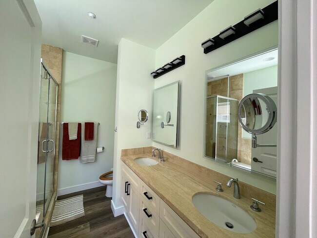 Master Bathroom - 1513 Berkeley St