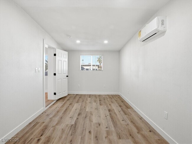 Building Photo - 608 Stanford St