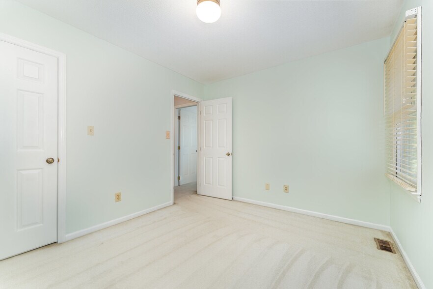 Building Photo - 1605 Budwood Dr