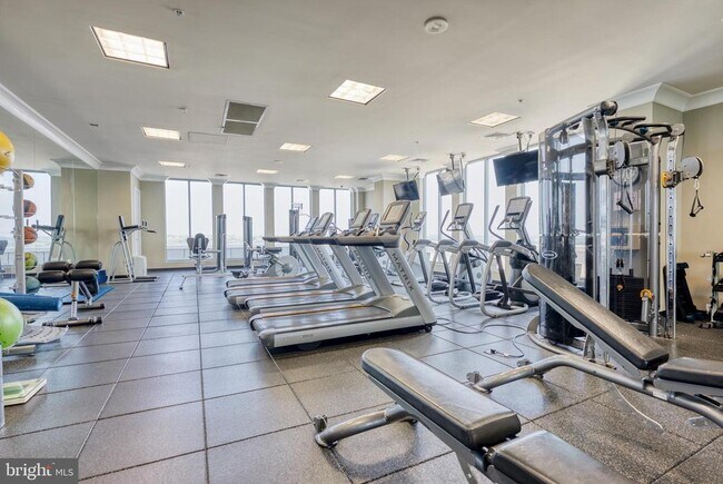 Building Photo - 851 N Glebe Rd