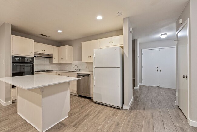 Building Photo - Beautiful 4 Bedroom, 2 Bathroom home in no...