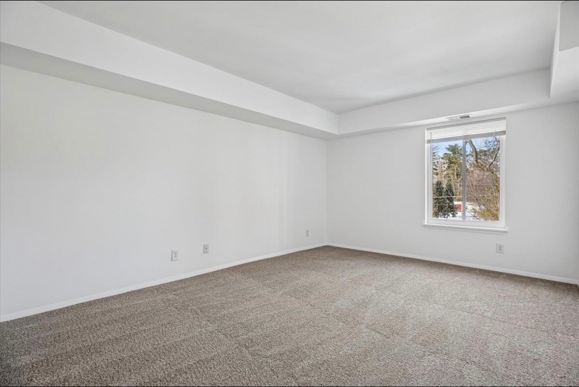 Building Photo - 11423 Commonwealth Dr