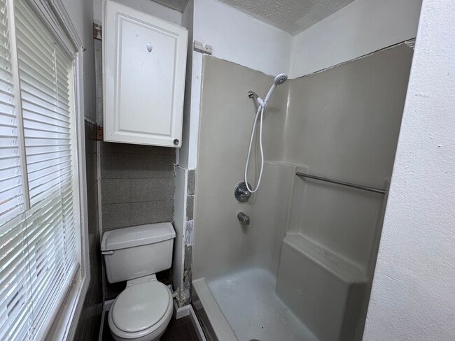 Building Photo - 922 S 27th St