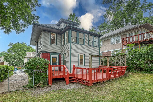 Large deck and spacious fenced in back yard - 4333 Charlotte St