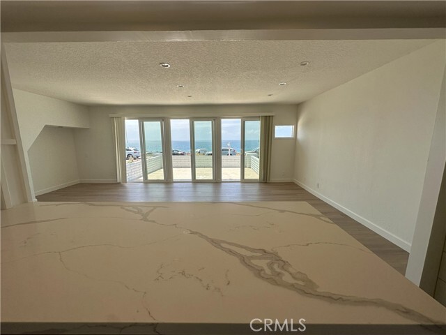 Building Photo - 320 Paseo De La Playa
