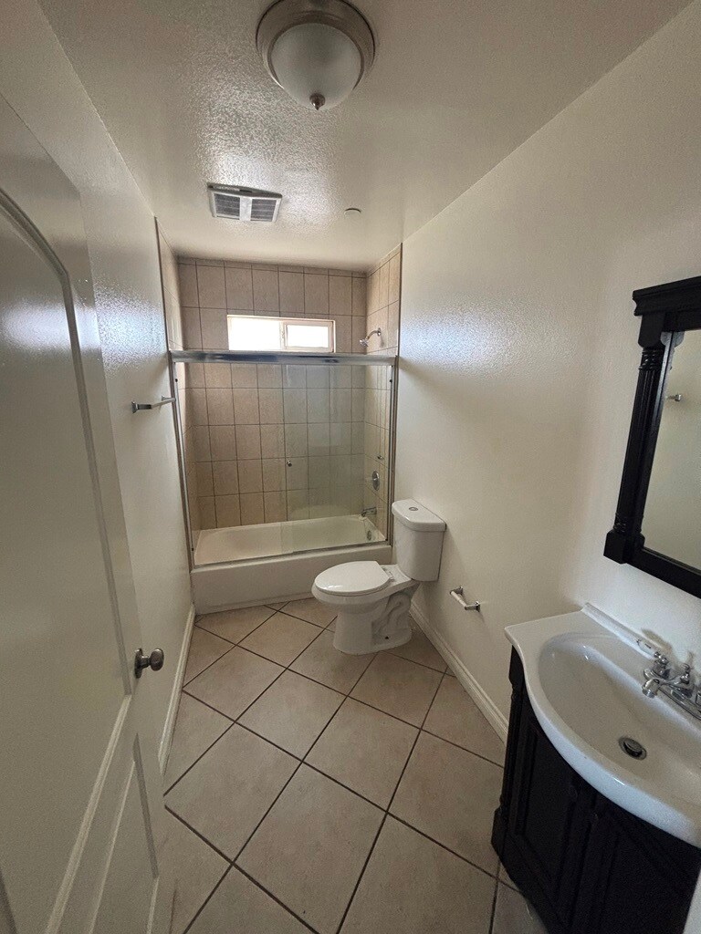 Building Photo - 314 W 65th St