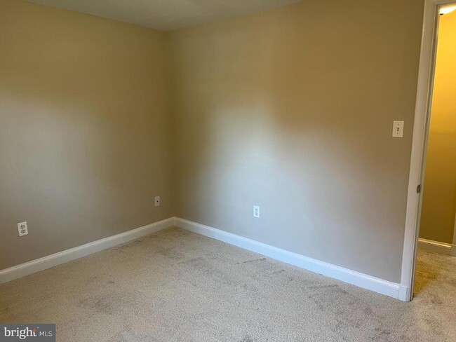 Building Photo - 4616 Willow Run Dr