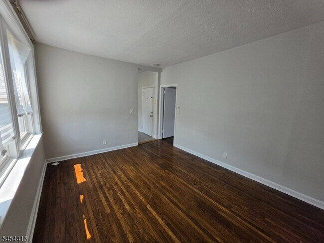 Building Photo - 613 Bloomfield Ave