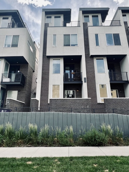 Building Photo - 1581 Grove St