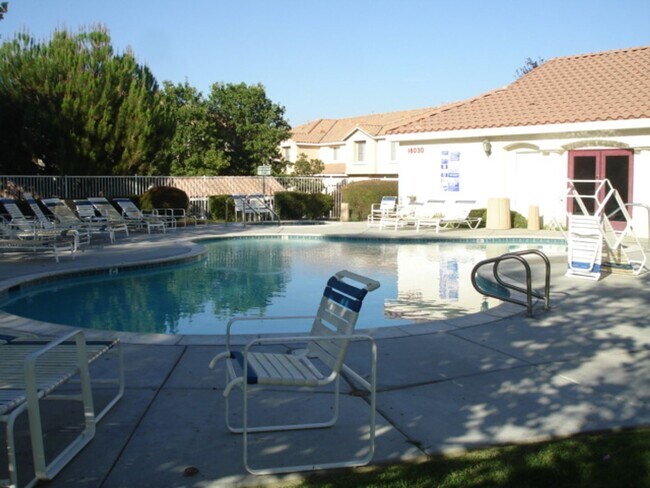 Building Photo - 2 Bedroom + Loft Condo for Rent in Canyon Country!