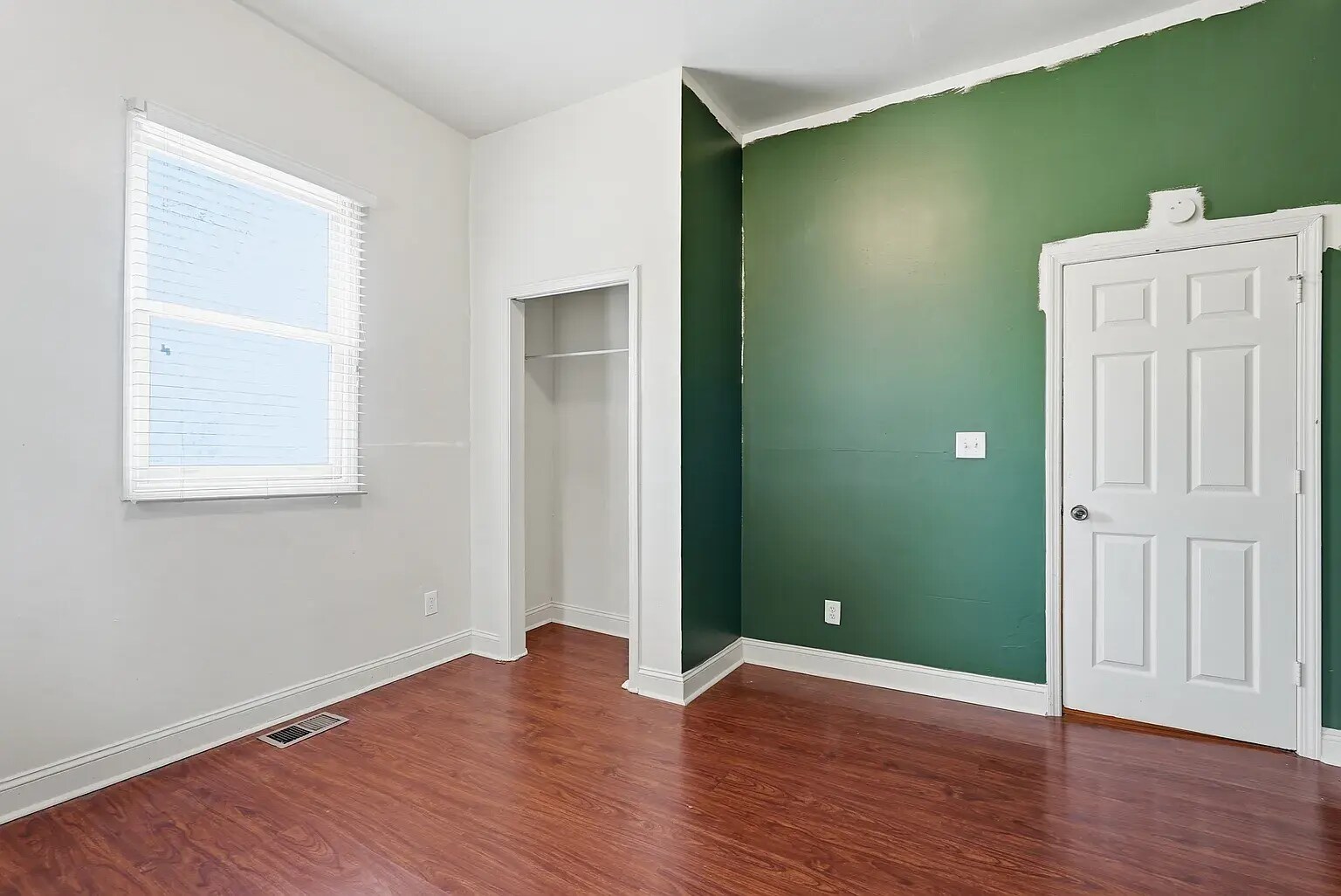 Building Photo - 309 W 41st St