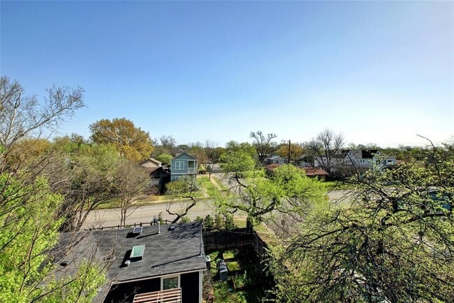 Building Photo - 4412 Caswell Ave