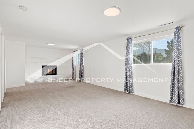 Building Photo - 610 Catalina Dr