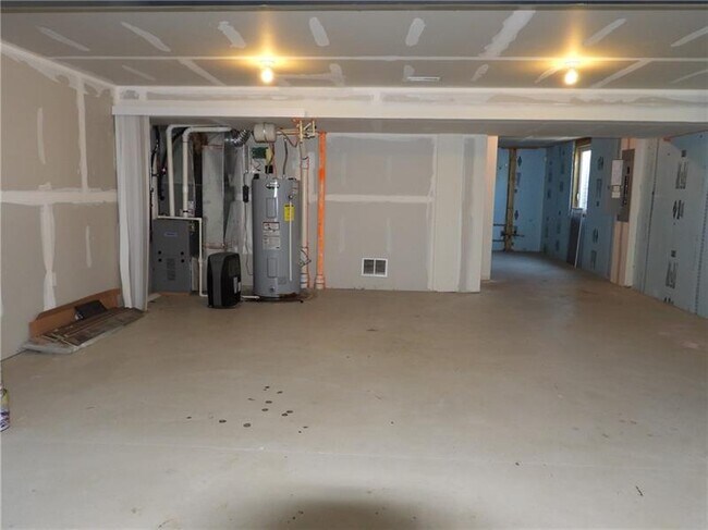 Building Photo - 1345 Sandstone Dr
