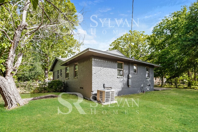 Building Photo - Coming HOME never felt so good!