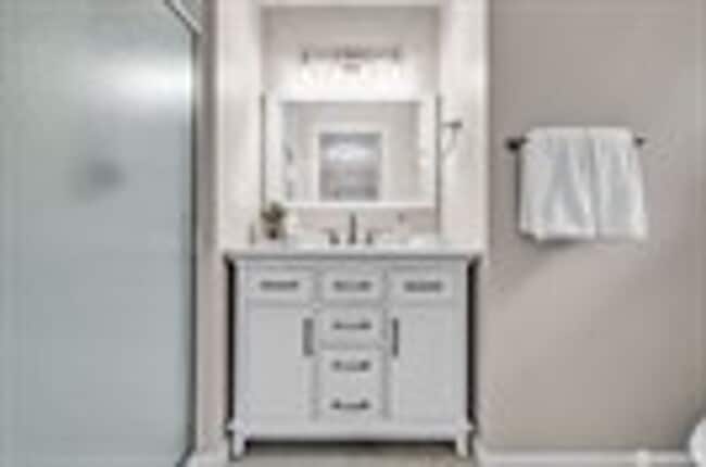Building Photo - Move-In Ready 5-Bed on a Quiet Kingsgate Cul-de-Sac