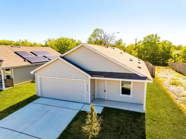 Building Photo - Charming 3-Bedroom Haven with 2 Full Baths