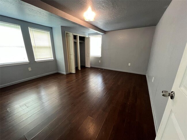 Building Photo - 2117 Grover Ave